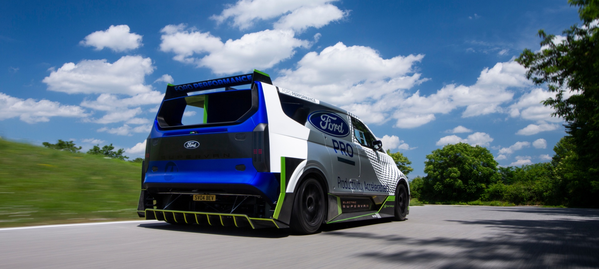 Ford Pro Electric Supervan Titelbild