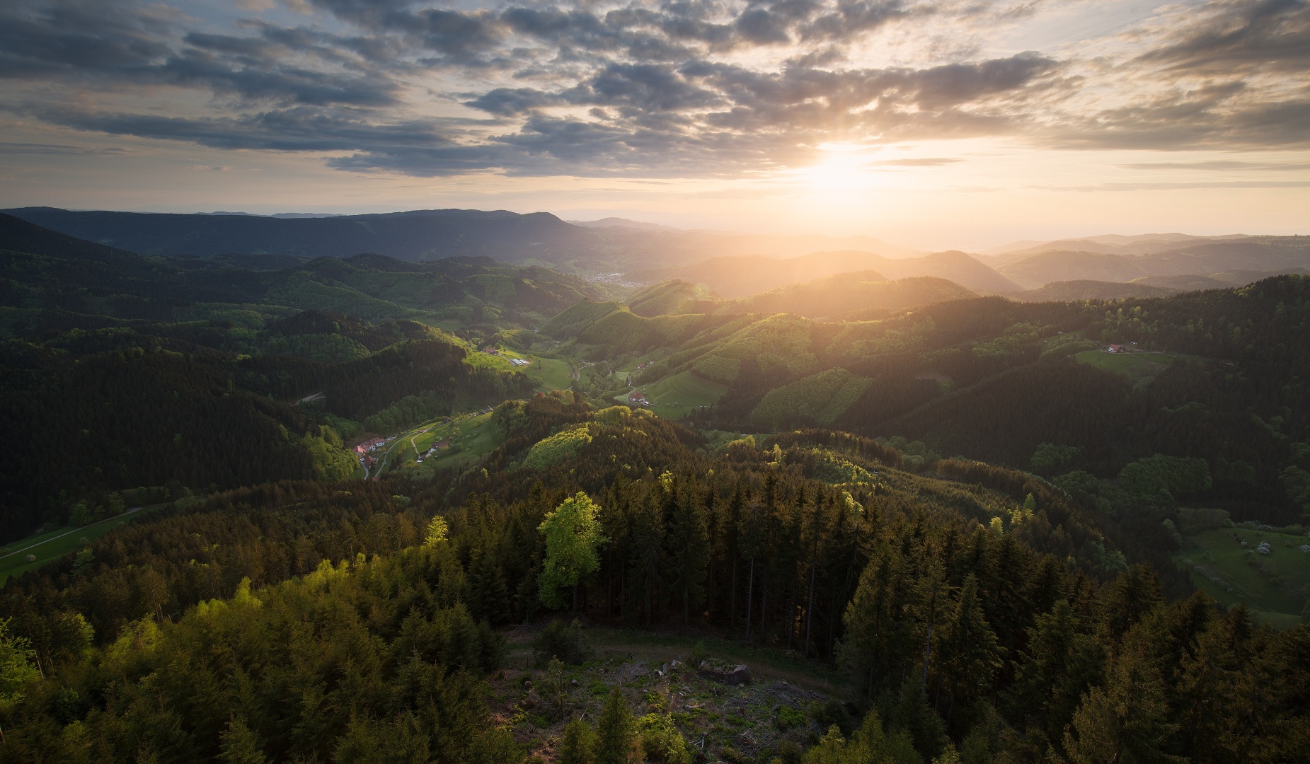 Ausblick vom Buchkopfturm nach einem Regenschauer in Oppenau © Marcel Heinzmann