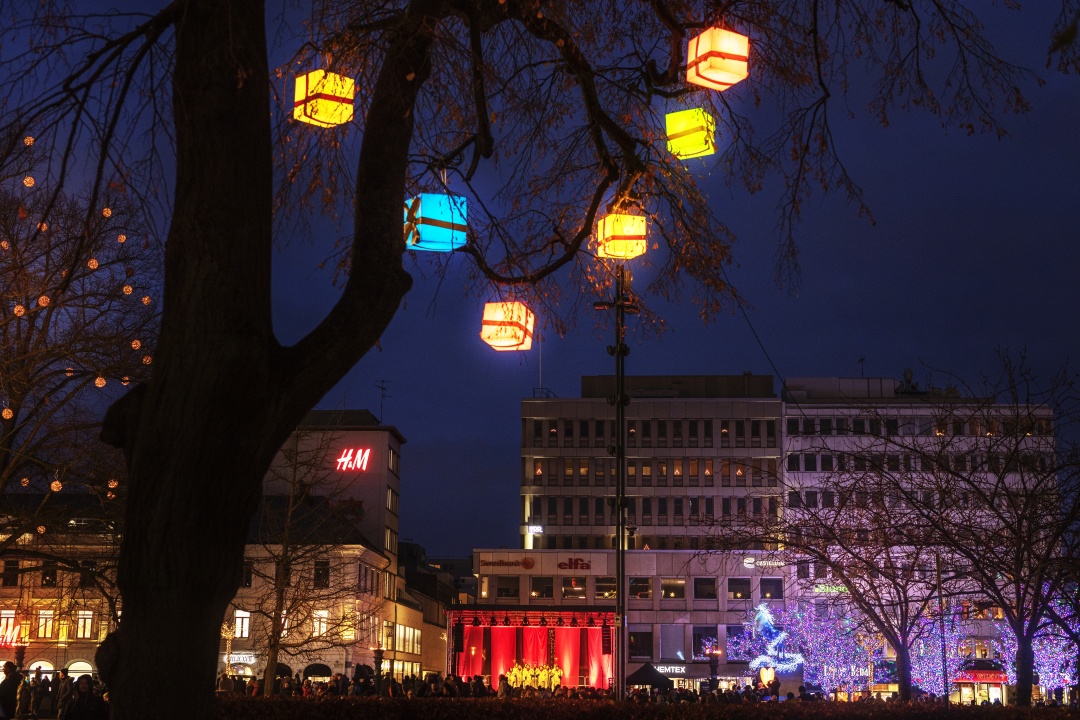 Nachtleben in Malmö mit Laternen 